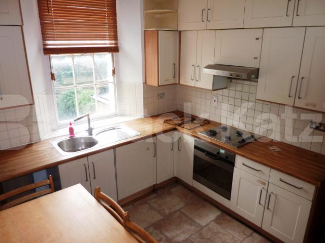 			LARGE 4 BED IN CAMDEN1, 4 Bedroom, 1 bath, 1 reception Flat			 Camden Street, CAMDEN